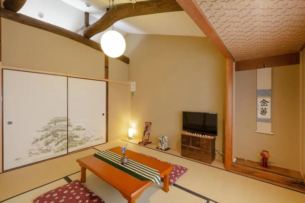 Nijo Castle, Kinkakuji.Etc 西陣・京町家の宿「三石」 Kyoto