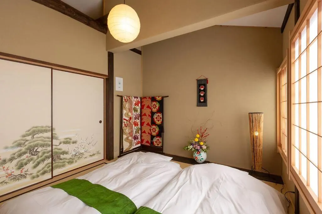 Nijo Castle, Kinkakuji.Etc 西陣・京町家の宿「三石」 Kyoto Villa