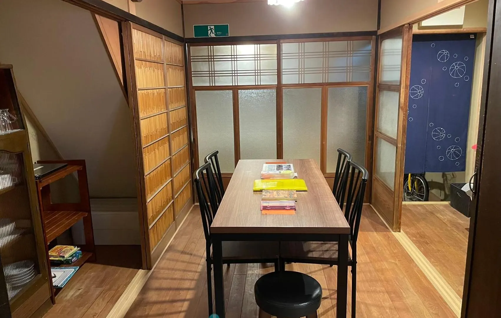 Nijo Castle, Kinkakuji.Etc 西陣・京町家の宿「三石」 contacts